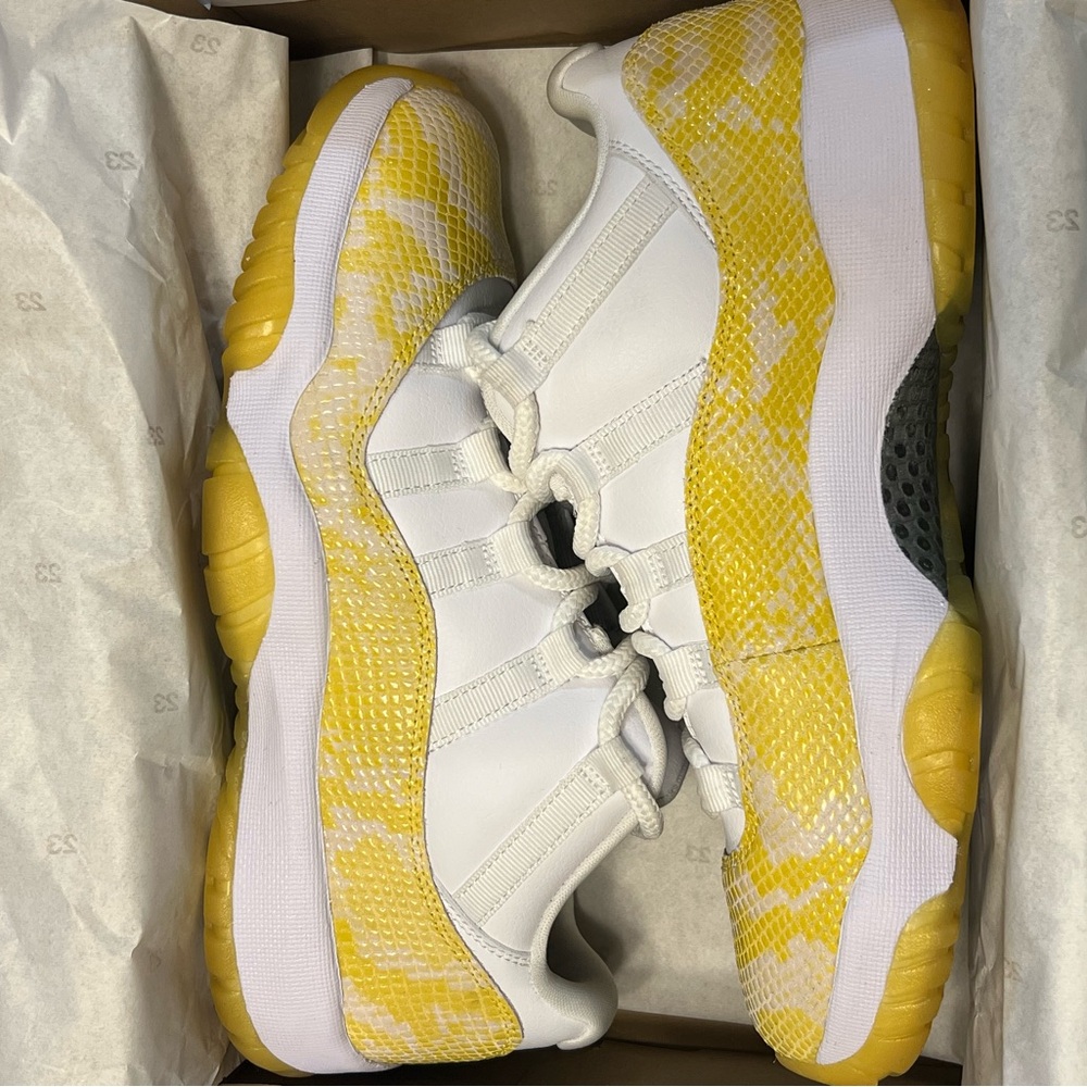 WMNS Air Jordan 11 Retro Low 

-Good color scheme
-Comes with box
